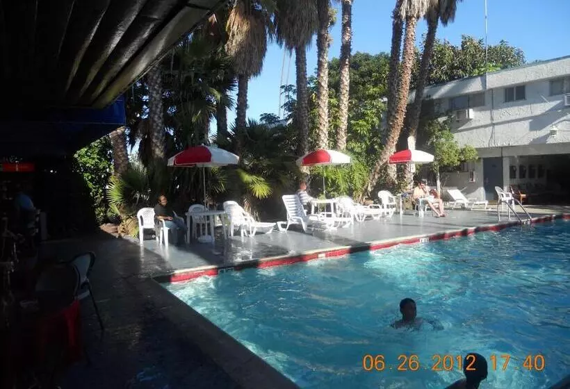 Motelli Tradewinds Airport