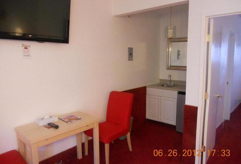 فندق على الطريق Tradewinds Airport