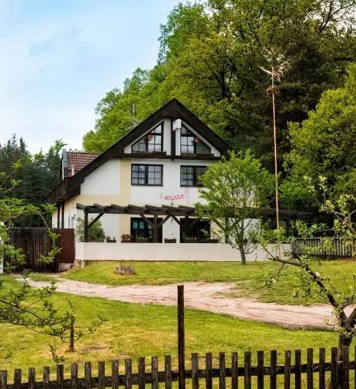 Majatalo Penzion U Kostela Mláka