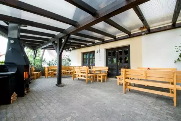 Majatalo Penzion U Kostela Mláka