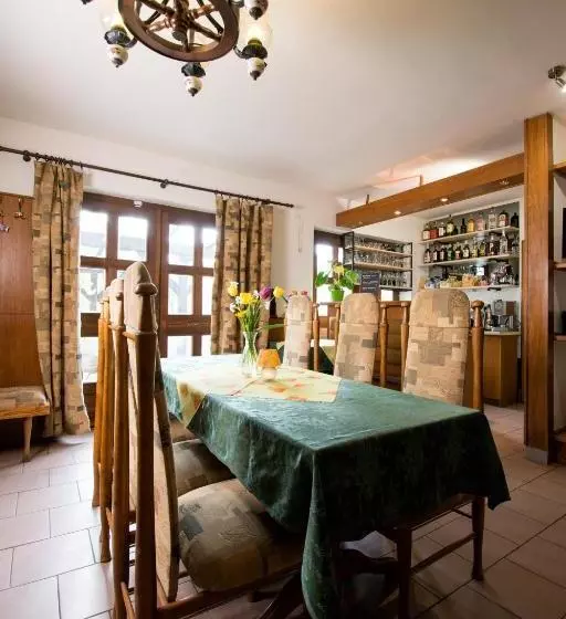 Majatalo Penzion U Kostela Mláka