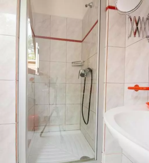 Majatalo Penzion U Kostela Mláka