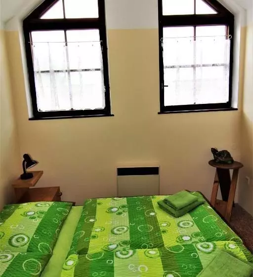 Majatalo Penzion U Kostela Mláka