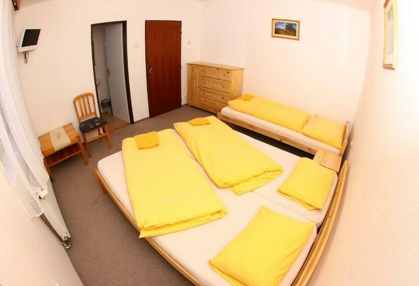 פנסיון Yacht Club Barrandov