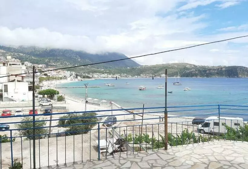 هاستل Rooms By The Sea