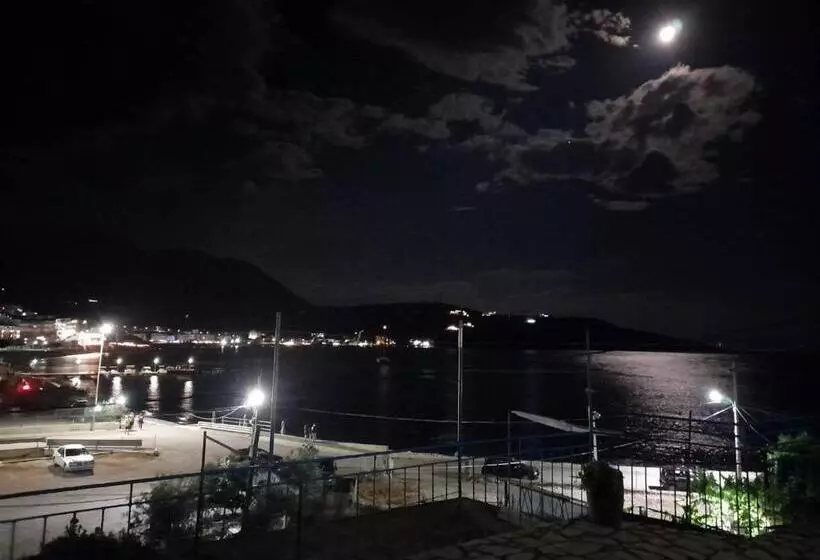 هاستل Rooms By The Sea