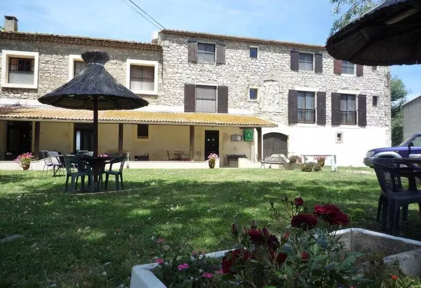 هتل Auberge Mas De Layalle
