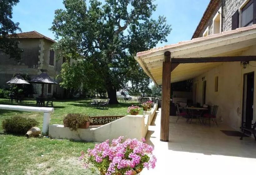 هتل Auberge Mas De Layalle