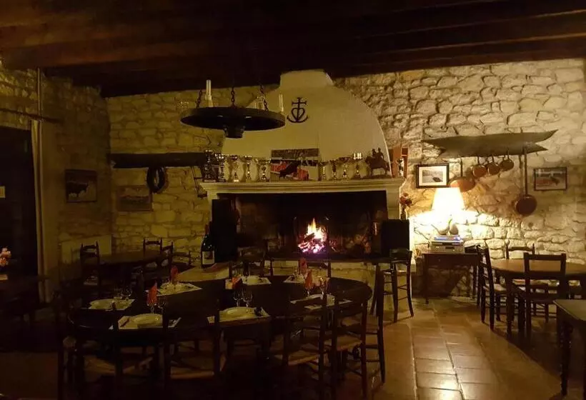 هتل Auberge Mas De Layalle