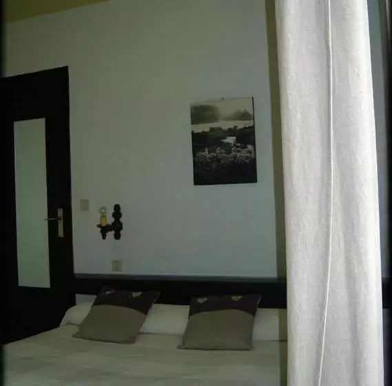 هتل Auberge Mas De Layalle