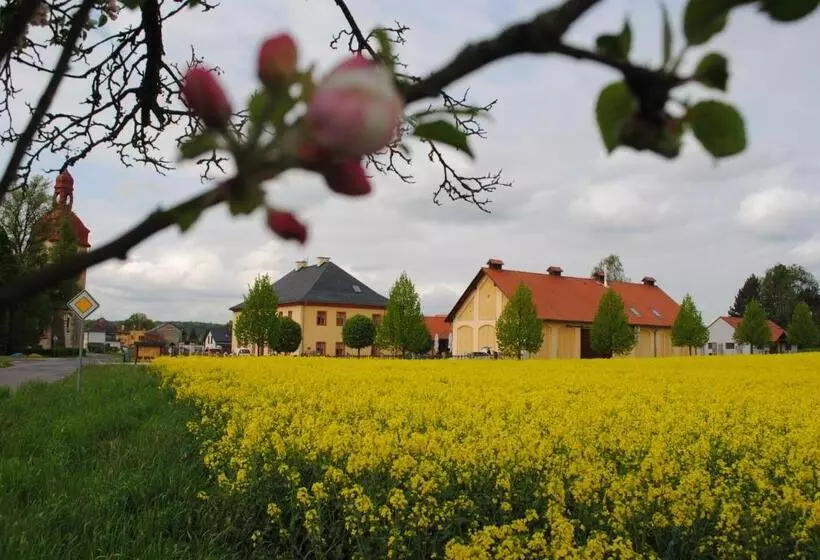 Majatalo Penzion Na Faře