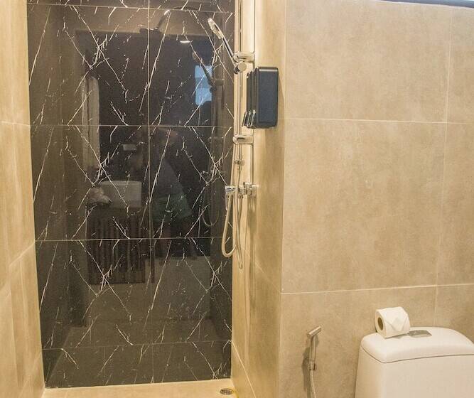 فندق Adarin Beach Resort