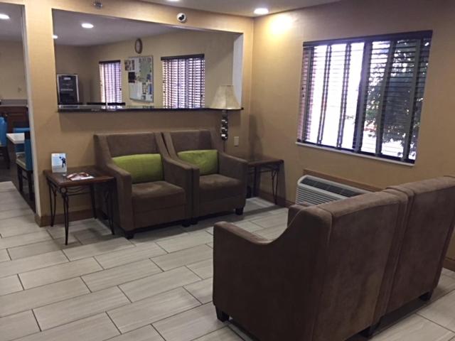 酒店 Baymont By Wyndham Louisville South I 65