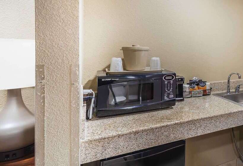 Отель Comfort Suites Yukon Sw Oklahoma City