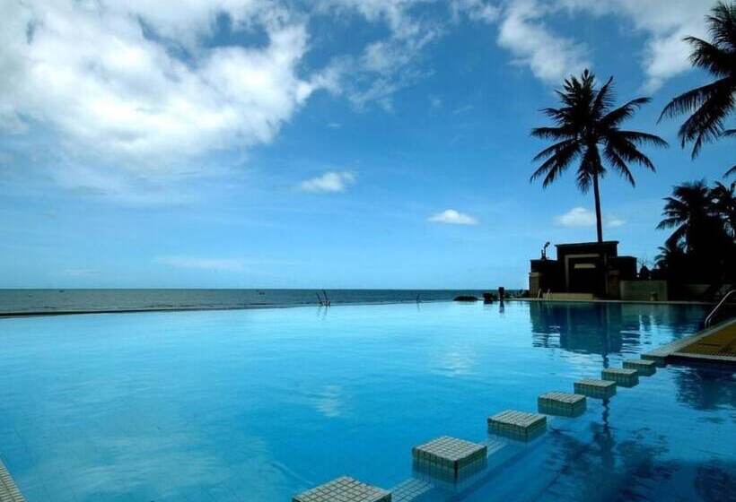 Hotelli Golden Pine Beach Resort