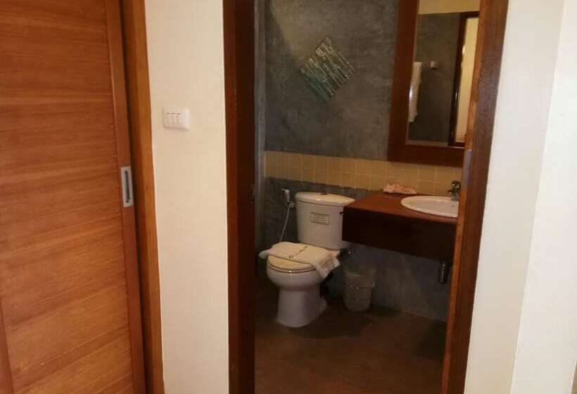 Hotelli Golden Pine Beach Resort