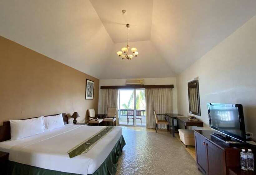 Hotelli Golden Pine Beach Resort