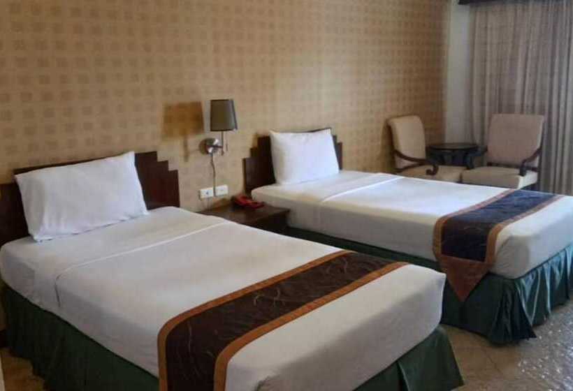 Hotelli Golden Pine Beach Resort