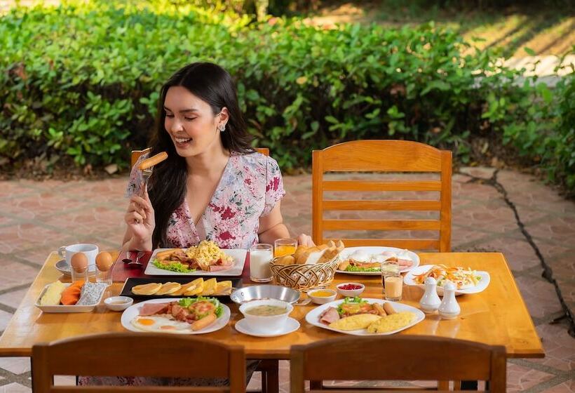 호텔 Le Charme Sukhothai Historical Park