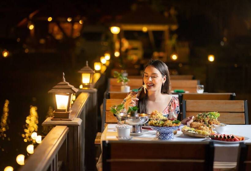 호텔 Le Charme Sukhothai Historical Park