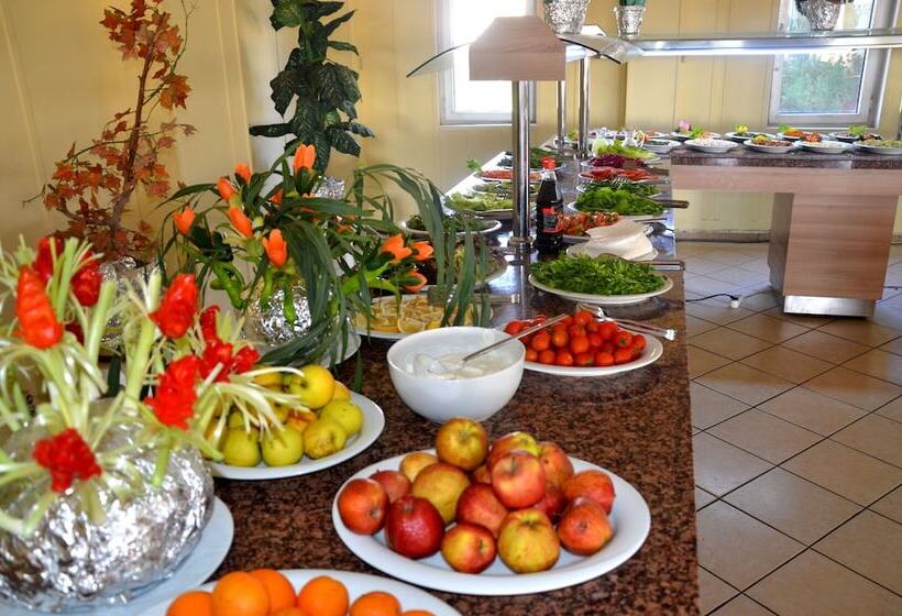 Отель Orient Resort