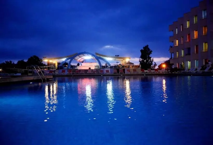 호텔 Orient Resort