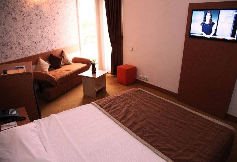 Отель Orient Resort