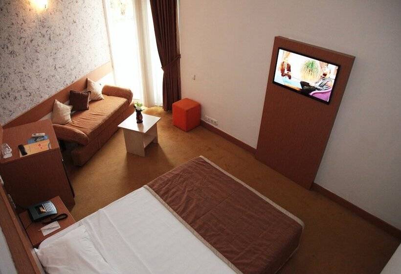 Отель Orient Resort