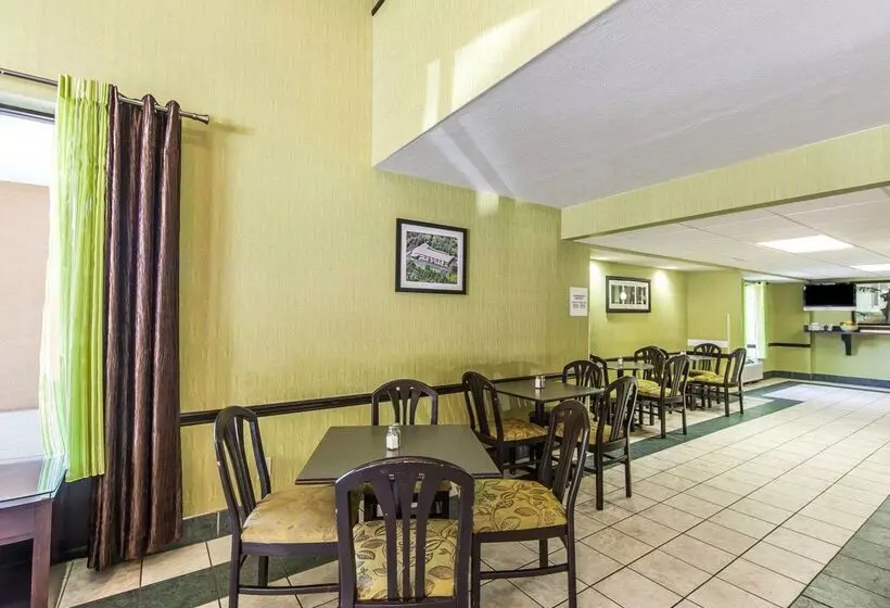 فندق Quality Inn West