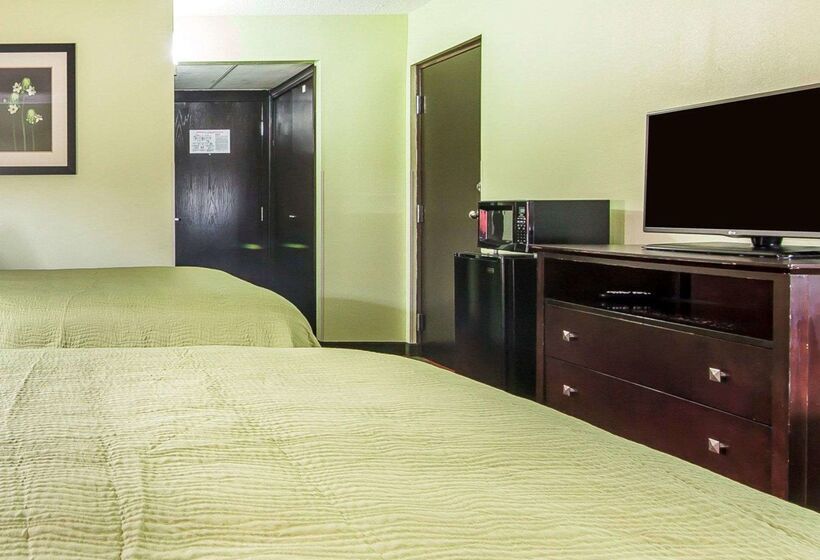 Отель Quality Inn West