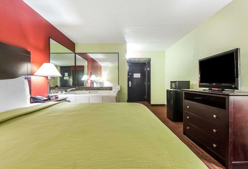 Отель Quality Inn West