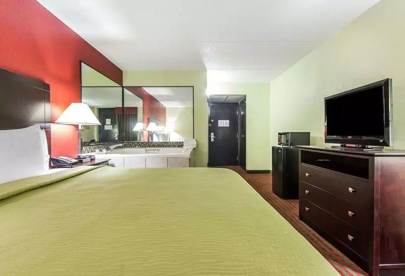 فندق Quality Inn West