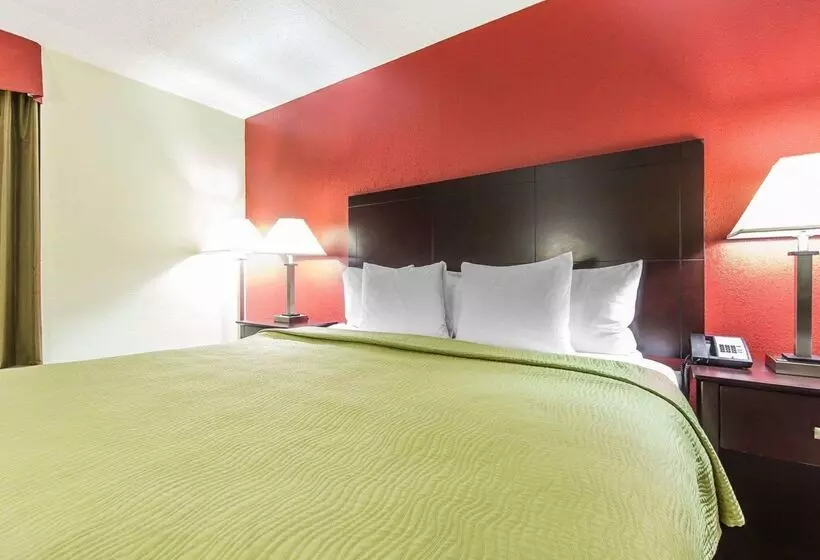 فندق Quality Inn West