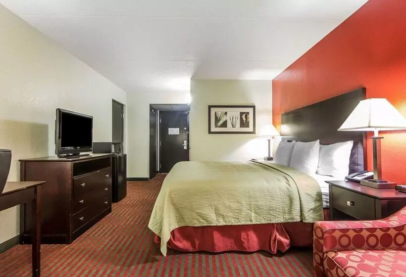 فندق Quality Inn West