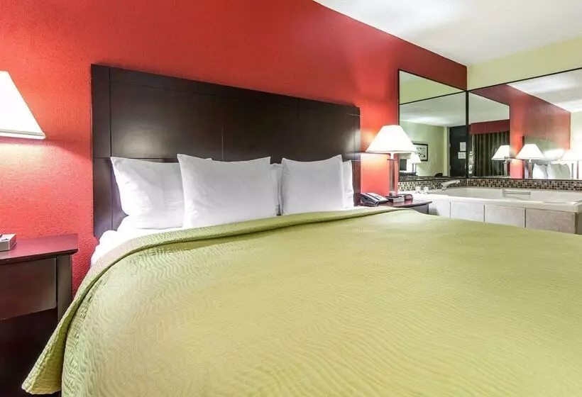 فندق Quality Inn West