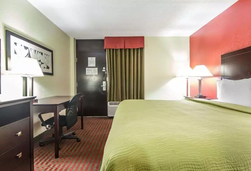 فندق Quality Inn West