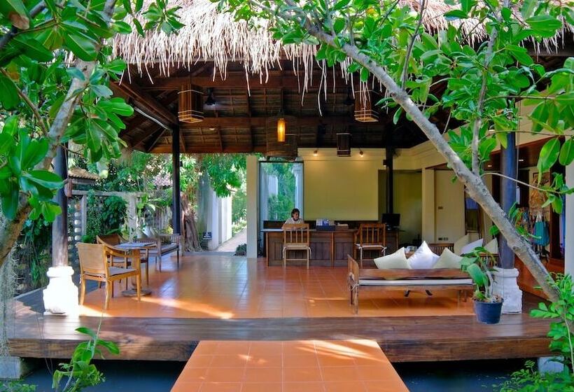 בית מלון כפרי Saree Samui