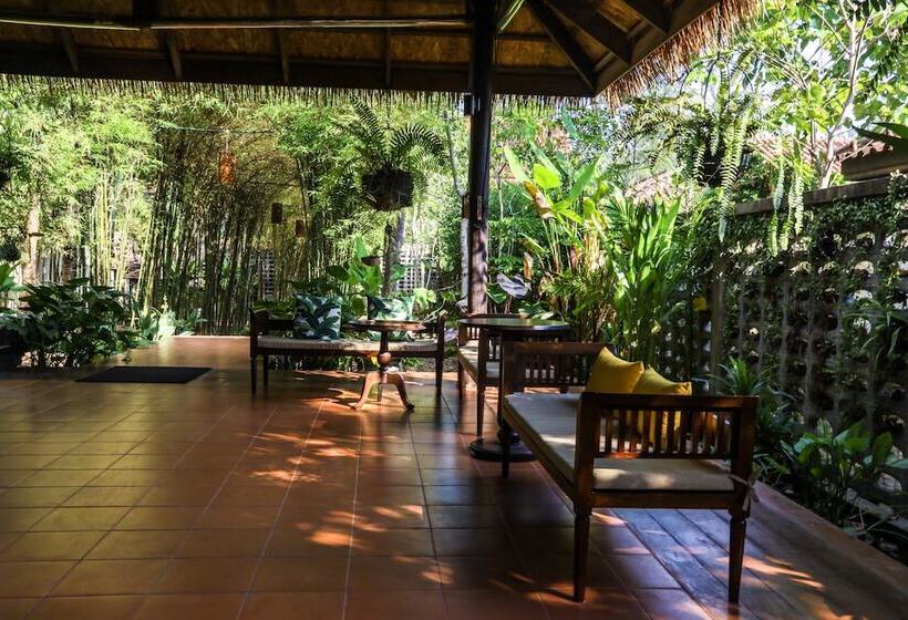 בית מלון כפרי Saree Samui