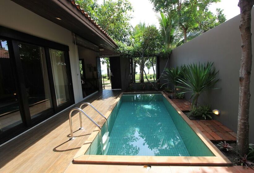 בית מלון כפרי Saree Samui