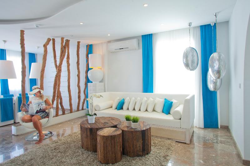 Louis Althea Kalamies Luxury Villas