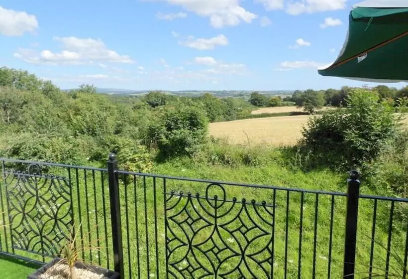 Sleeps6  Countryside Privacy  30mintobeach