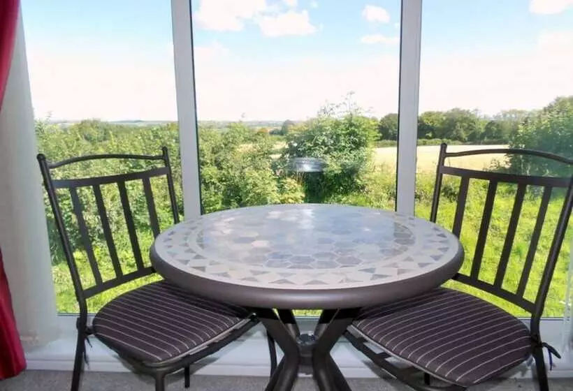 Sleeps6  Countryside Privacy  30mintobeach