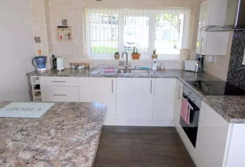Sleeps6  Countryside Privacy  30mintobeach