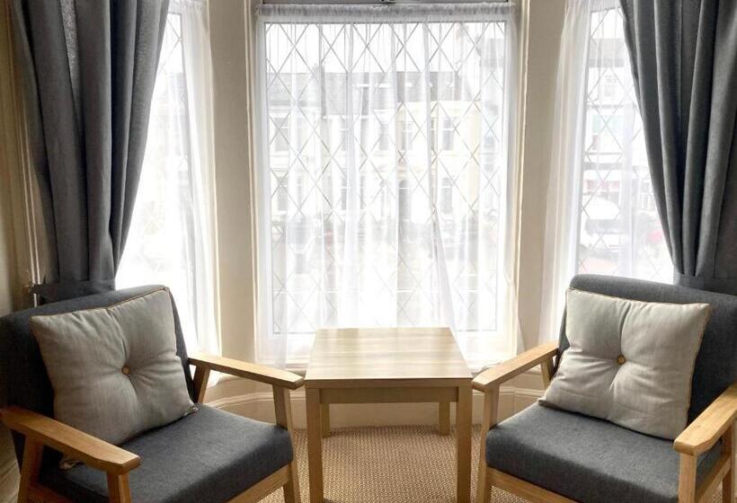 민박 The Copplehouse