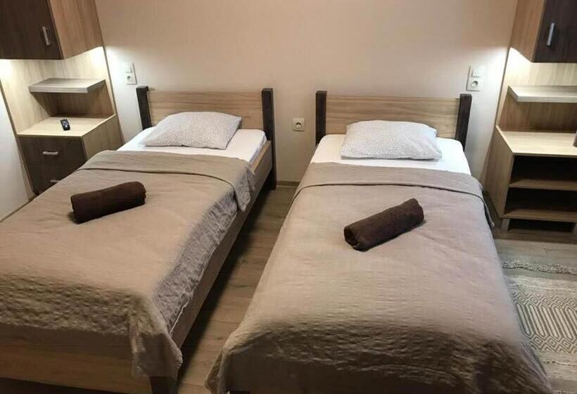 Pensjonat Halász Airport Panzio