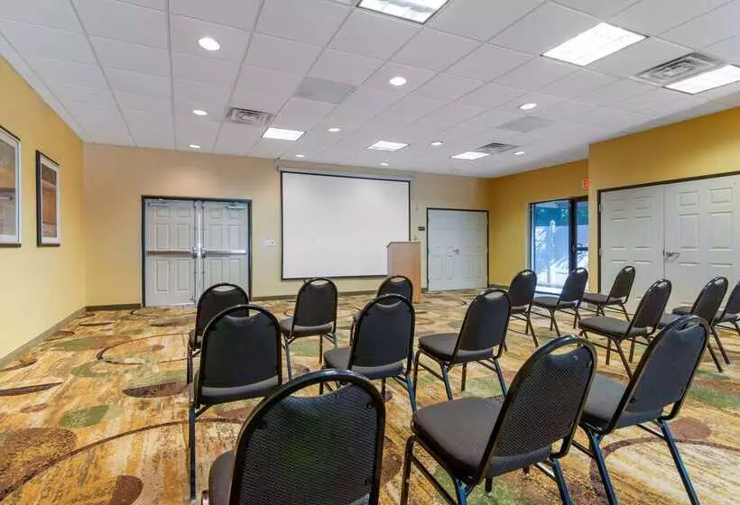 فندق Comfort Inn & Suites Montgomery Eastchase