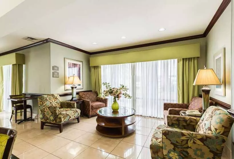 Отель Comfort Suites Beaumont I10