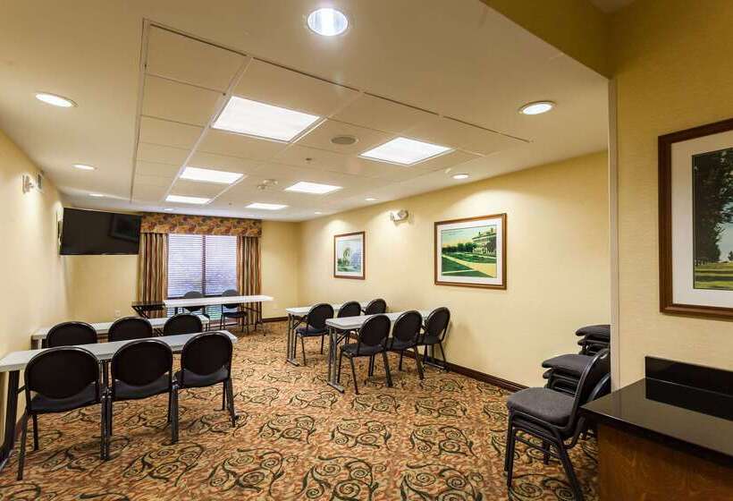 בית מלון כפרי Comfort Suites East Lincoln   Mall Area