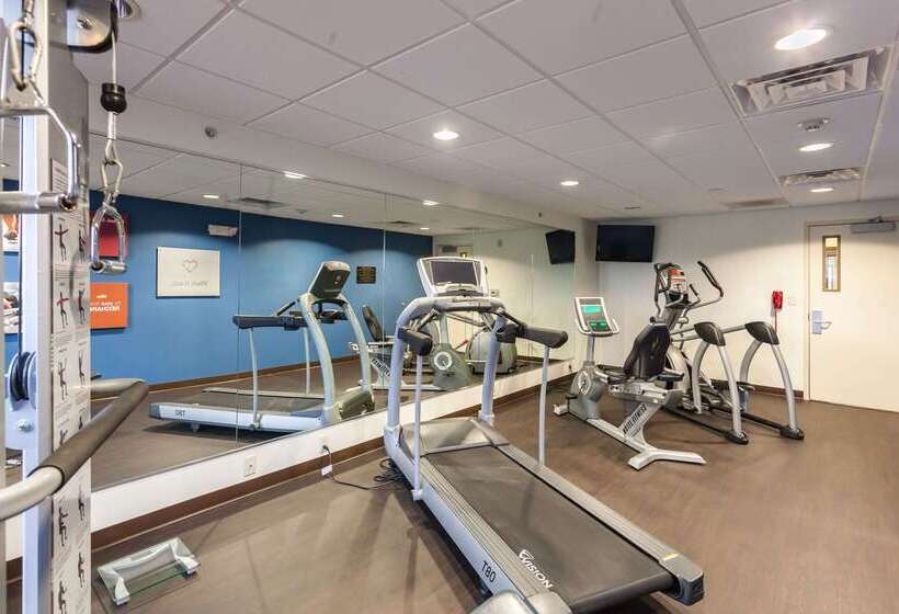 בית מלון כפרי Comfort Suites East Lincoln   Mall Area