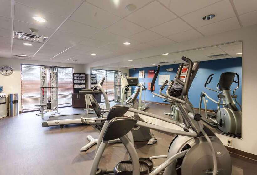 בית מלון כפרי Comfort Suites East Lincoln   Mall Area